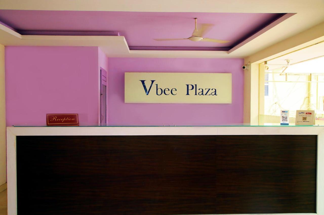 V Bee Plaza Hotel Thiruvananthapuram Kültér fotó