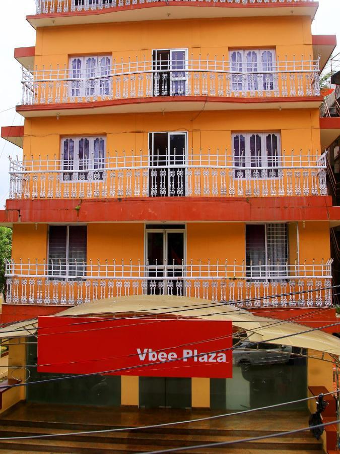 V Bee Plaza Hotel Thiruvananthapuram Kültér fotó